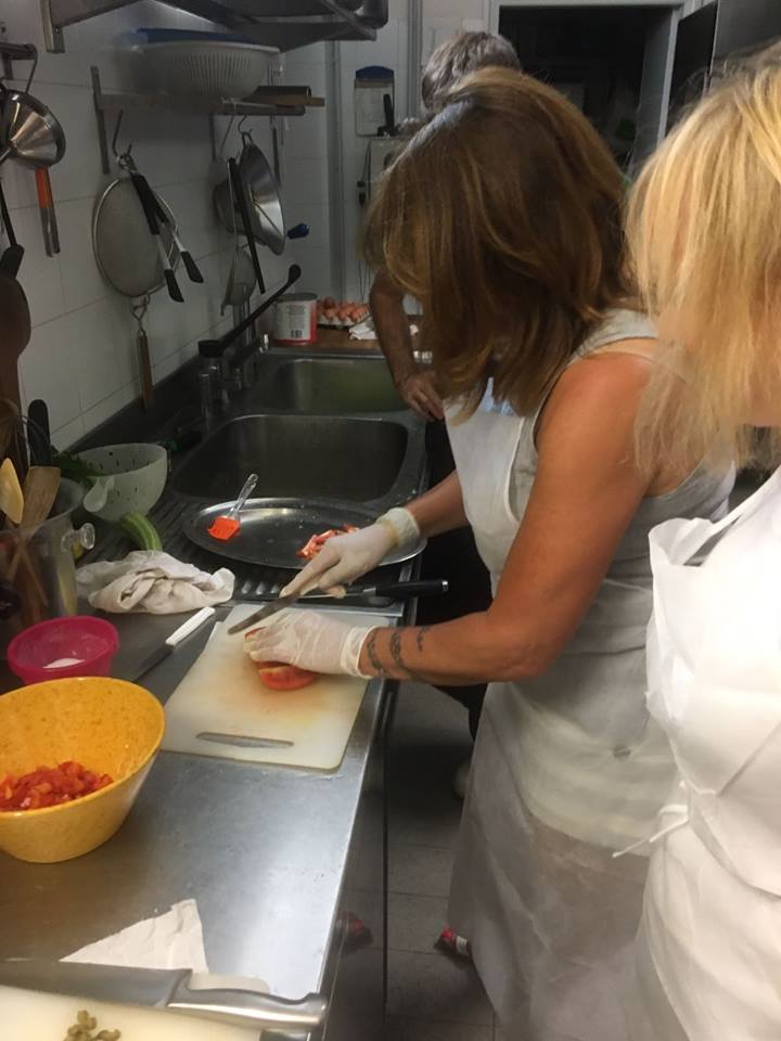 Preparation of the saucpreparation of the sauce for the cooking course - Agriturismo Locanda Rosati Umbriao Locanda Rosati Umbria