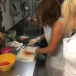 Preparazione del sugo al corso cucina Agriturismo Locanda Rosati Umbria